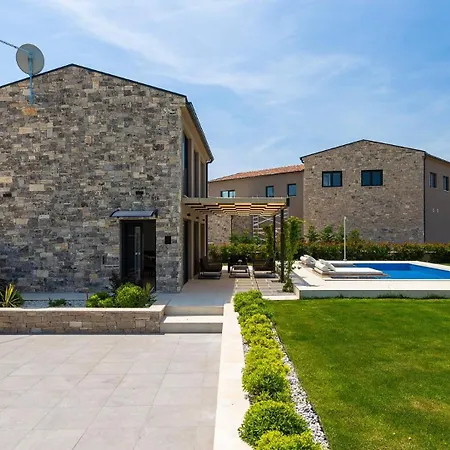 Petrush By Guide Villa *