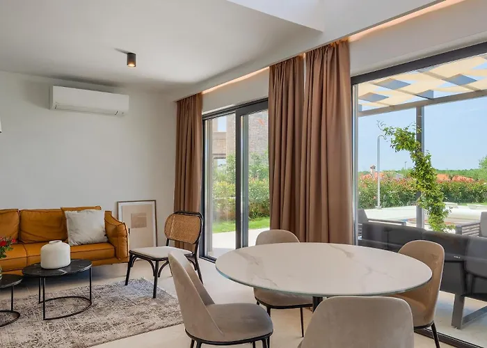 Petrush By Guide Villa