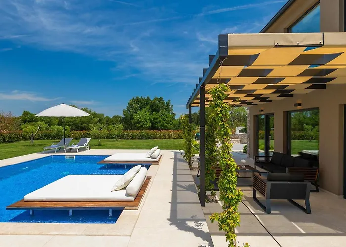 Villa Petrush By Guide