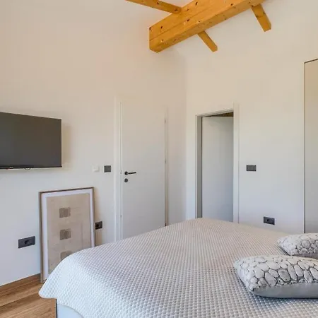 Petrush By Guide * Bale