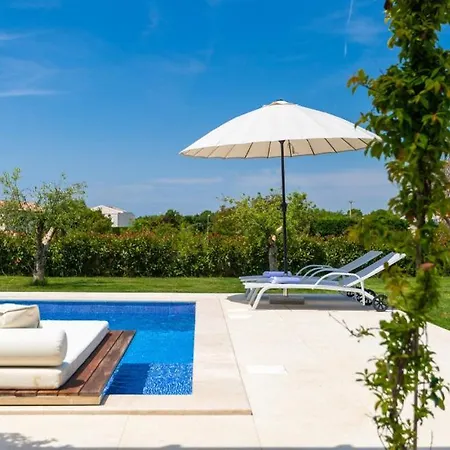 Petrush By Guide Villa