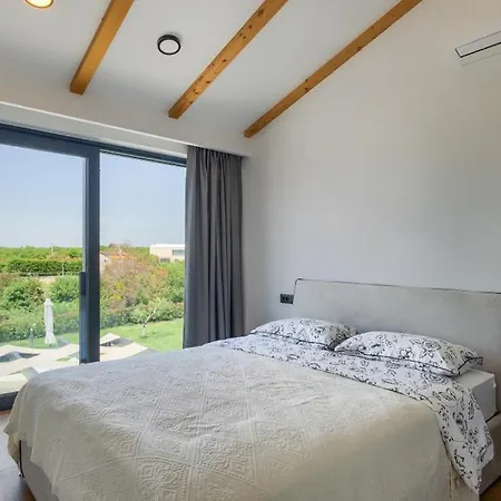 Petrush By Guide Villa