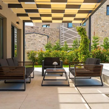 Petrush By Guide Villa