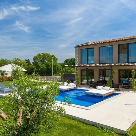 Petrush By Guide Villa *