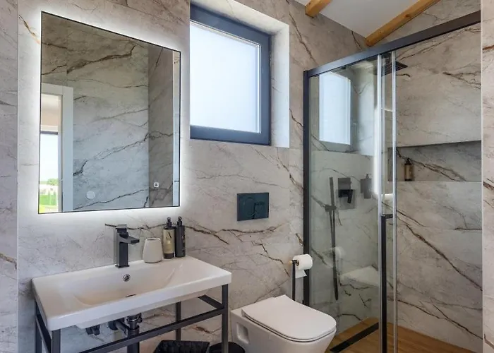 Petrush By Guide Bale